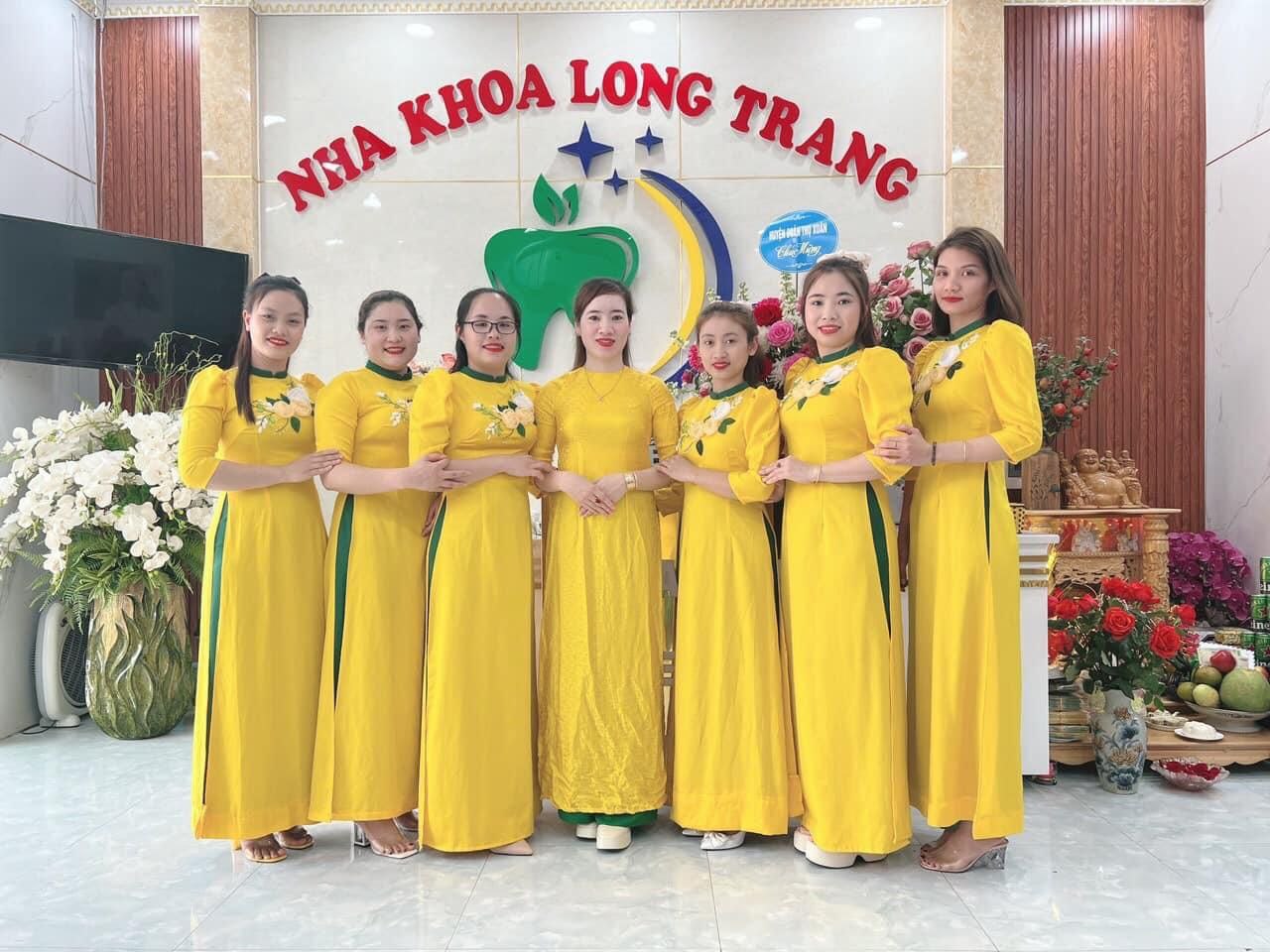 nhan-vien-nha-khoa-long-trang-chup-anh-mac-ao-dai-tai-nha-khoa